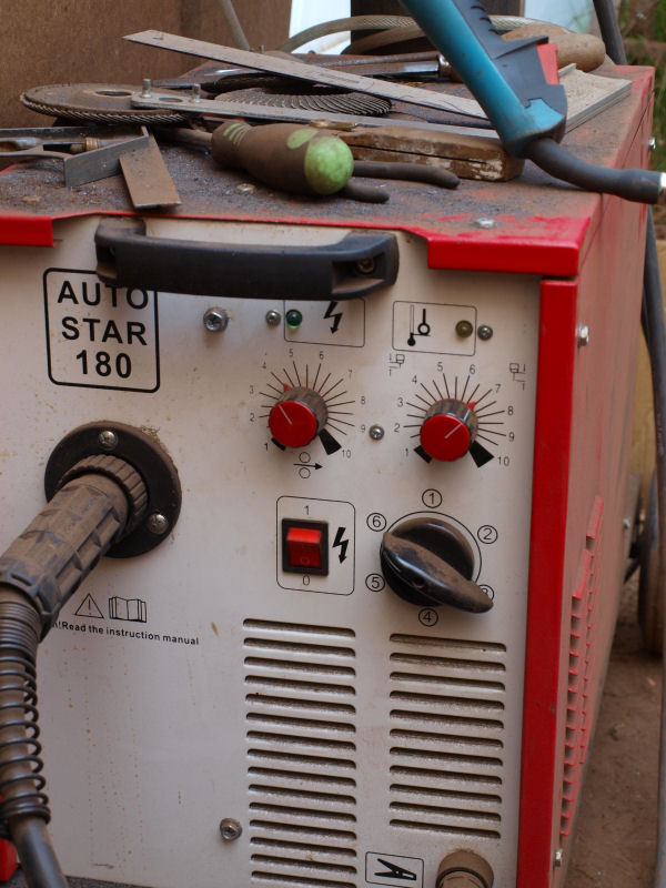 Name: simonwelder.JPG Views: 57 Size: 115.7 KB