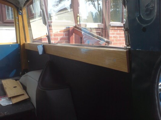 118 windows and interior panels fitted.jpg