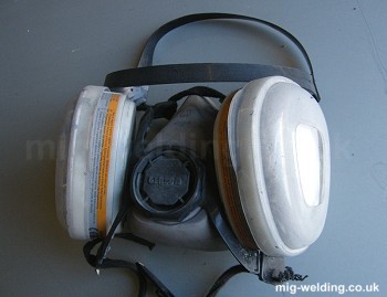 Cartrigge type spray mask