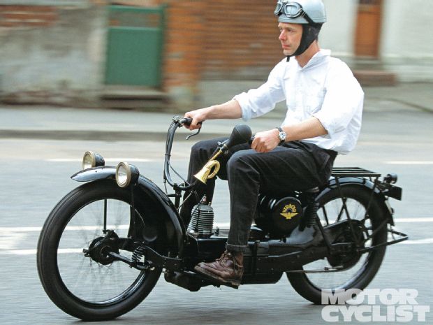 122-1202-01-z+ner-a-car-in-action+.jpg
