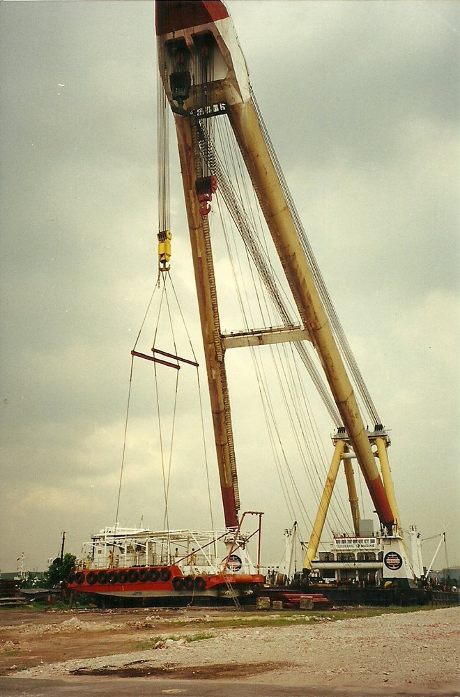 1500 ton floating crane.jpg