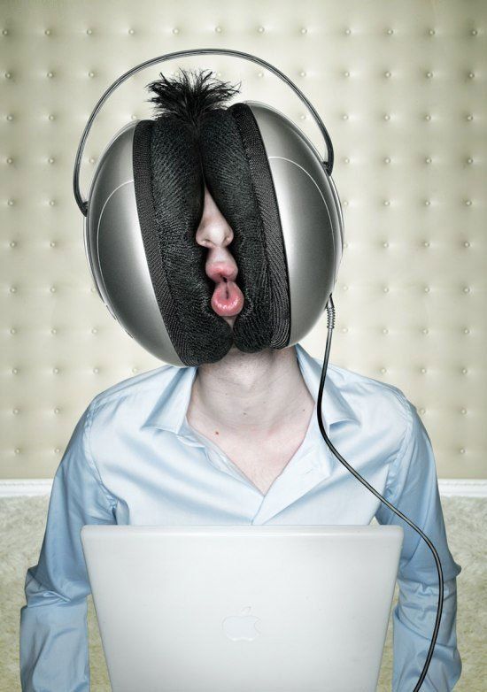 1580-huge-headphones1.jpg