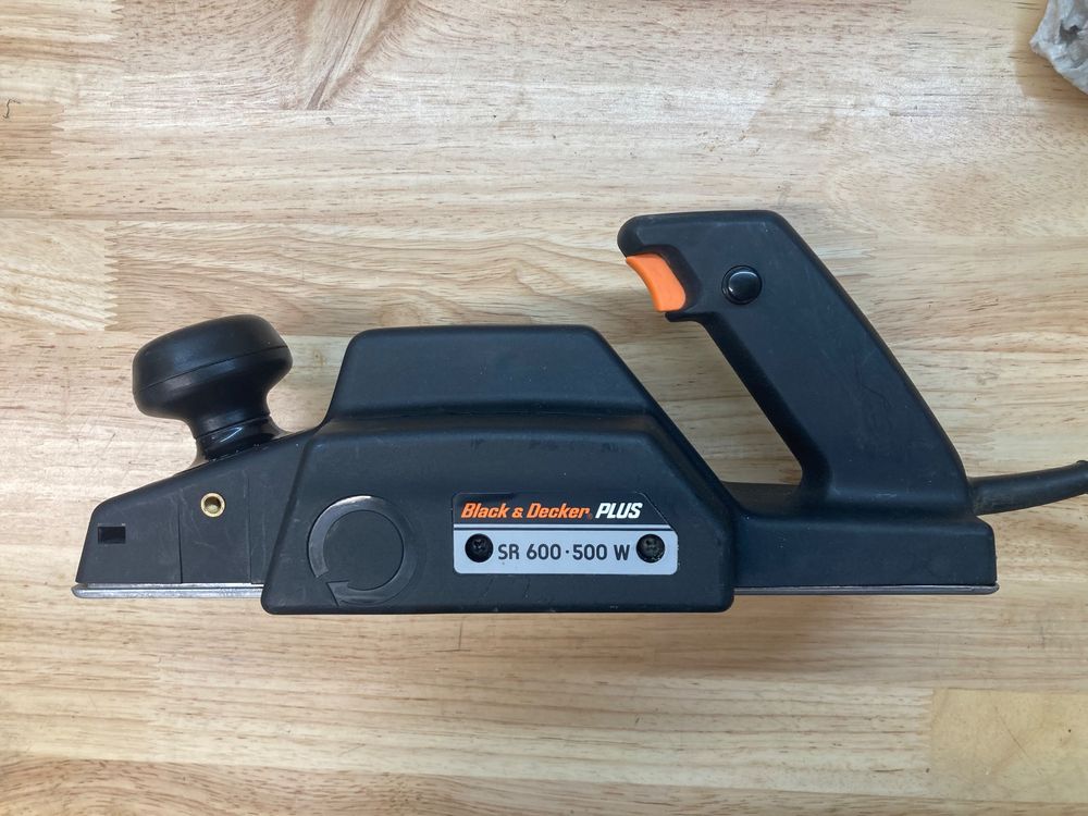 blackdecker-elektrohobel-sr-600-500w (1).jpeg