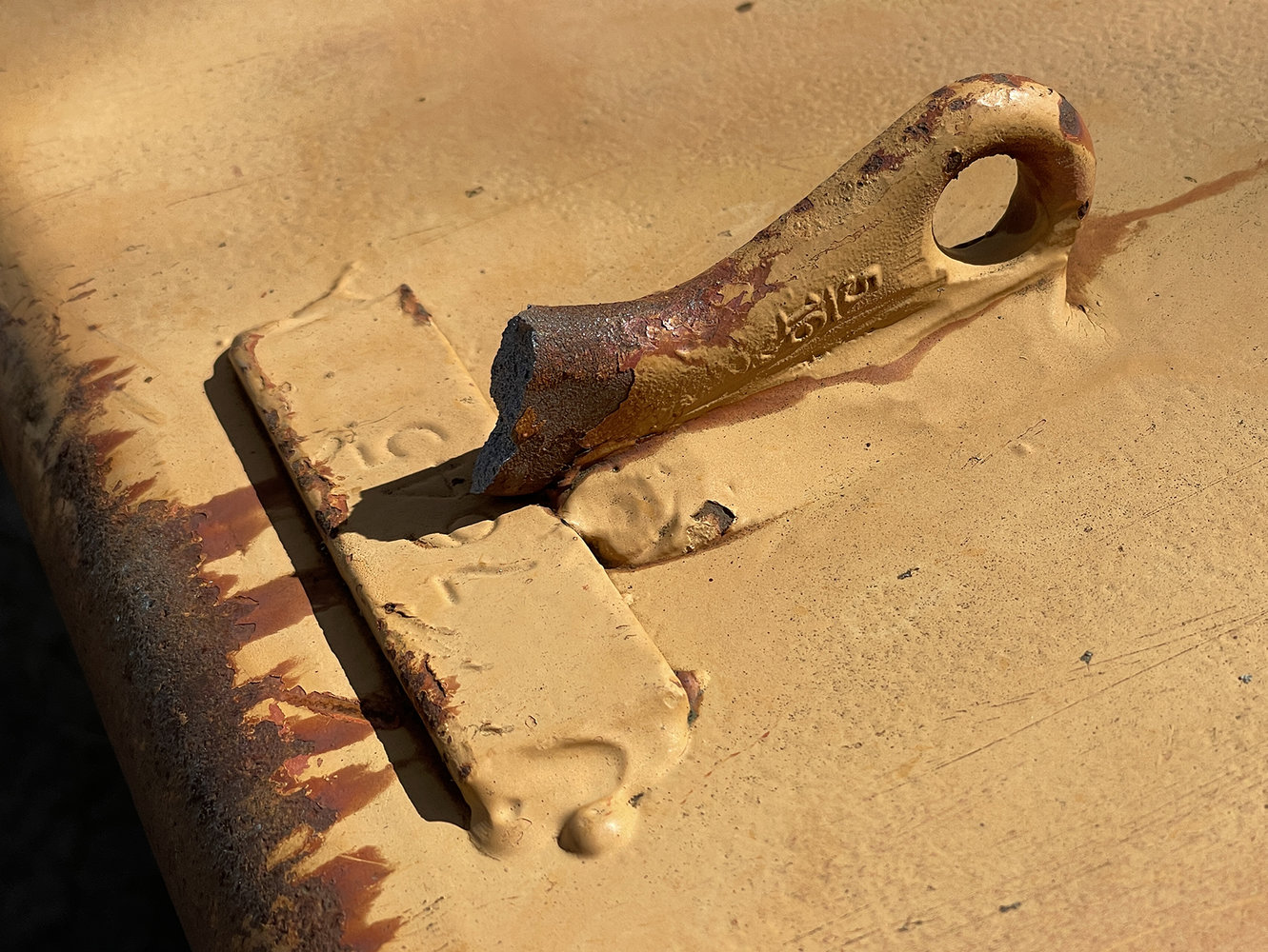 broken-hook-on-loader-bucket-smaller-image.jpg