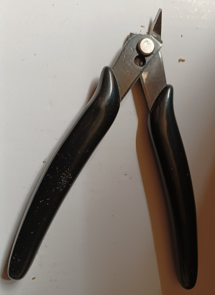 Broken Snips.jpg