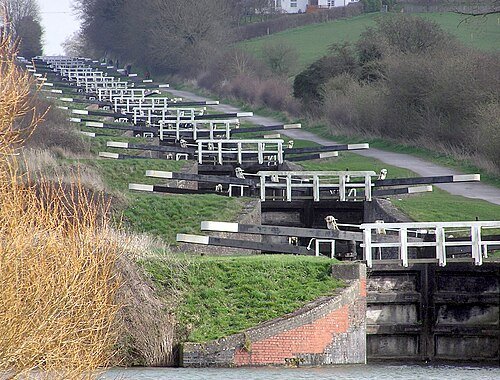 Caen.hill.locks.in.devizes.arp.jpg