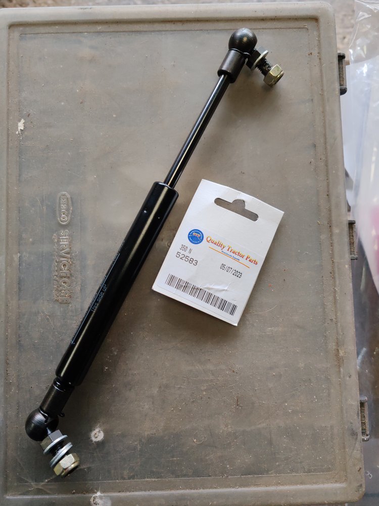 Case 885 door ram.jpg