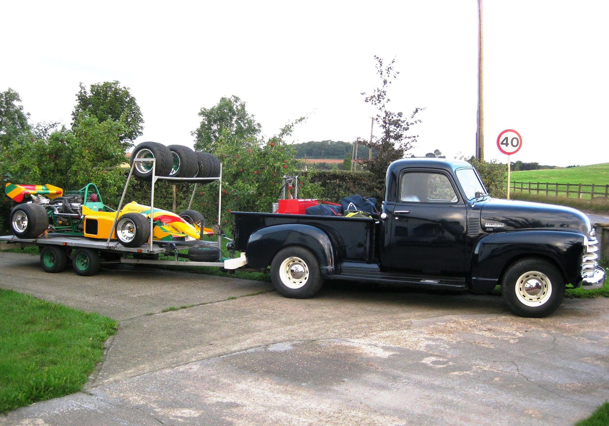 chevy_towing racer1.jpg