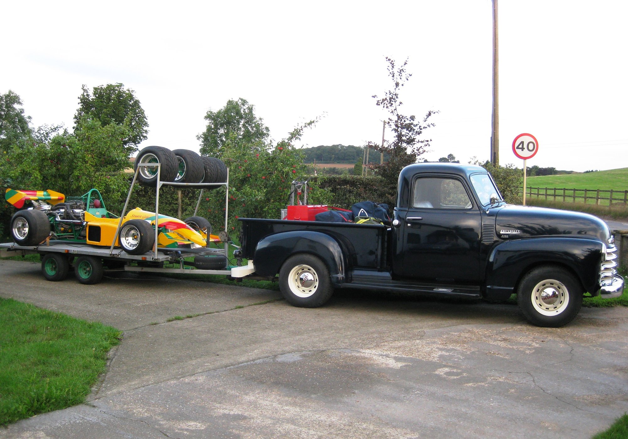 chevy_towing racer1.jpg