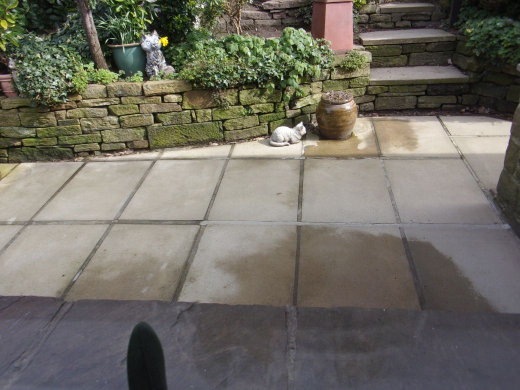 Clean patio._0001.JPG