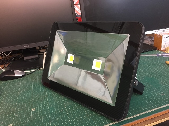 Day-#21-100W-LED-Floodlight-#1.jpg