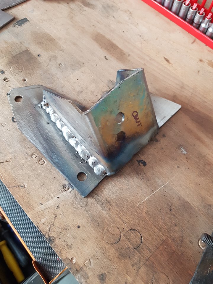 engine mounts.jpg