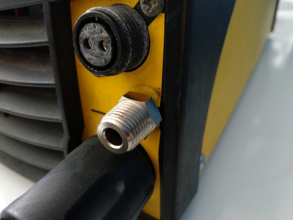 esab_2200i_gas_adaptor.jpg