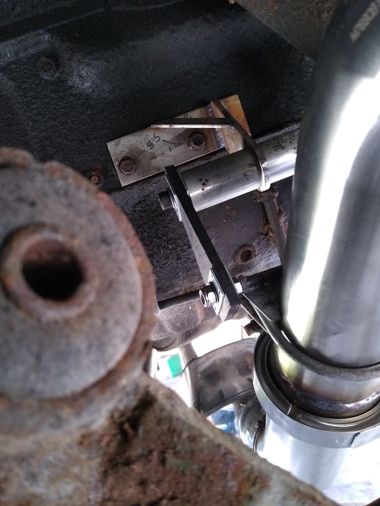 exhaust centre hanger assembly.jpg