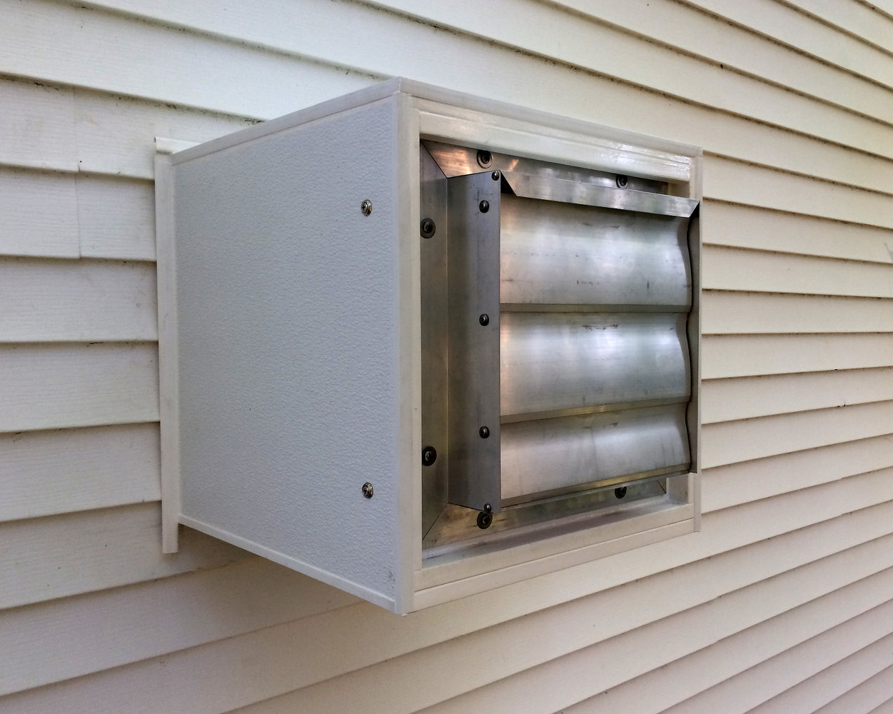 exhaust-fan-outside-with-screen-shutter .jpg