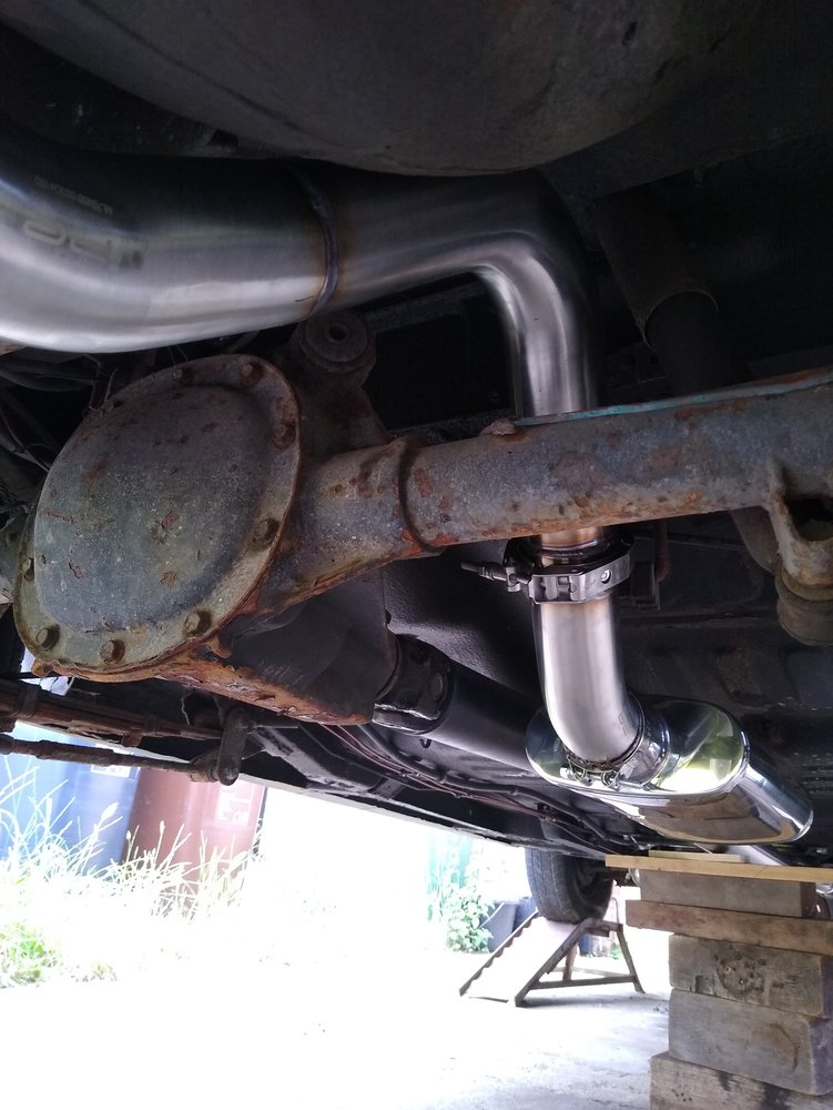 exhaust over axle.jpg