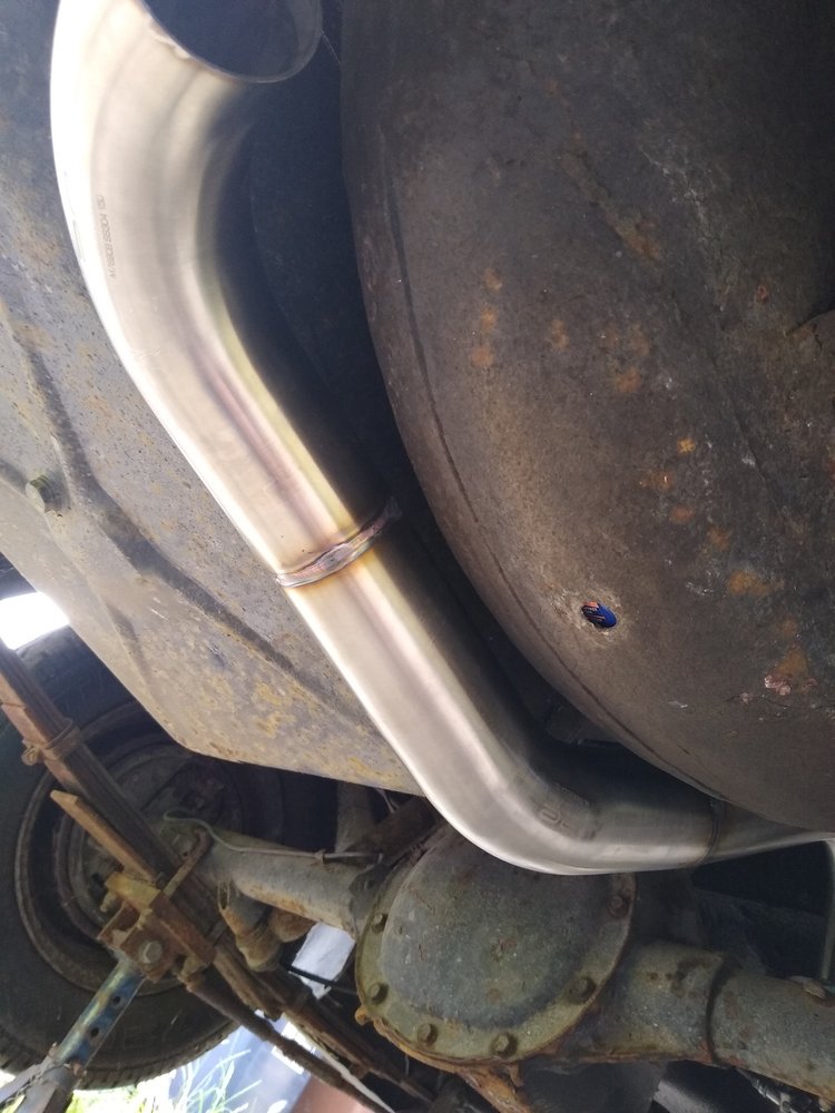 exhaust past fuel tank.jpg