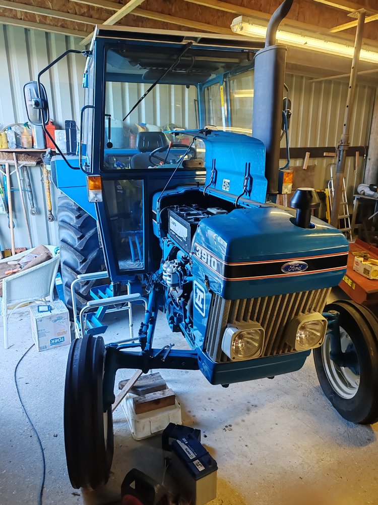 Ford 3910 1.jpg