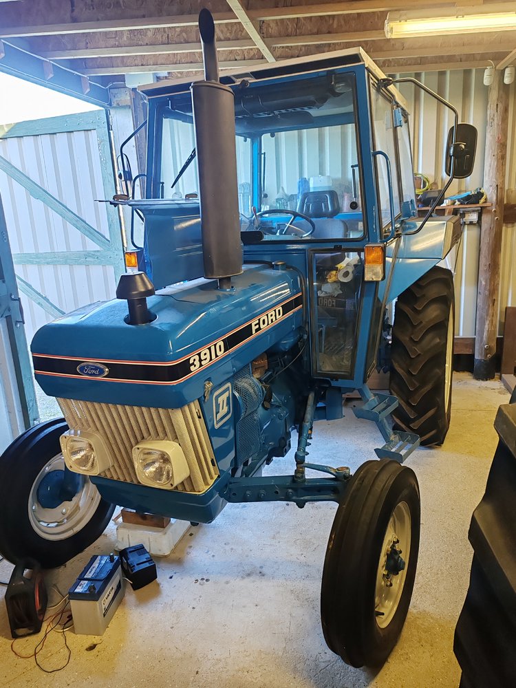 Ford 3910 2.jpg