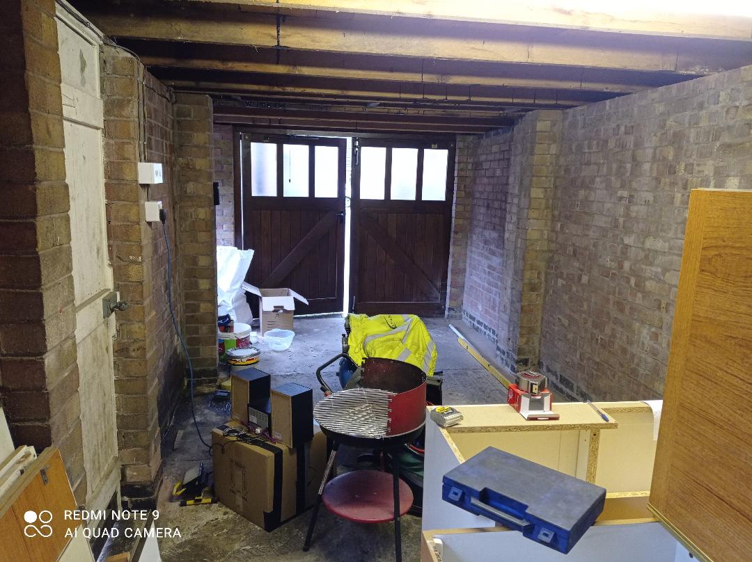 garage1.jpg