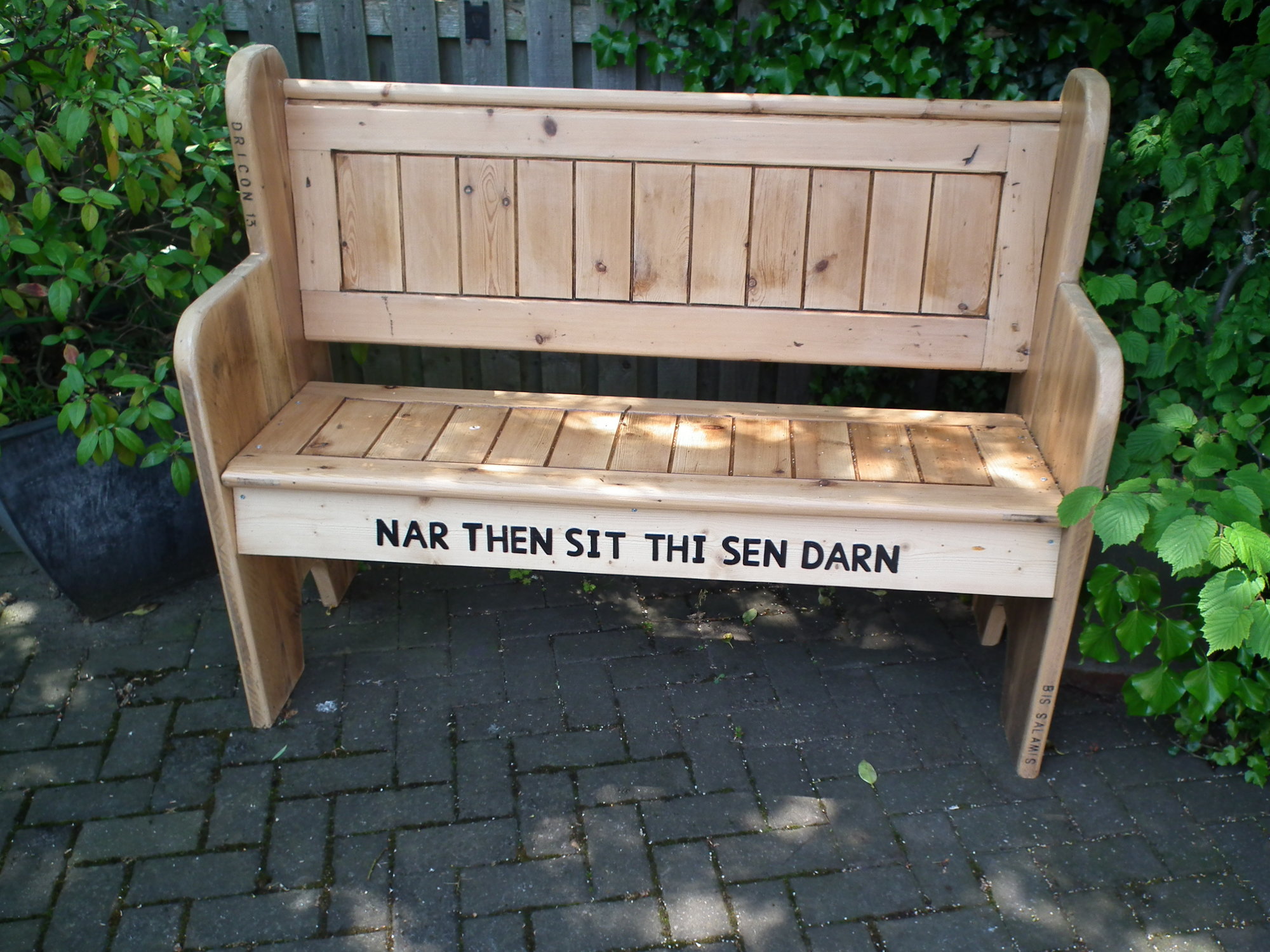 garden bench 002.JPG