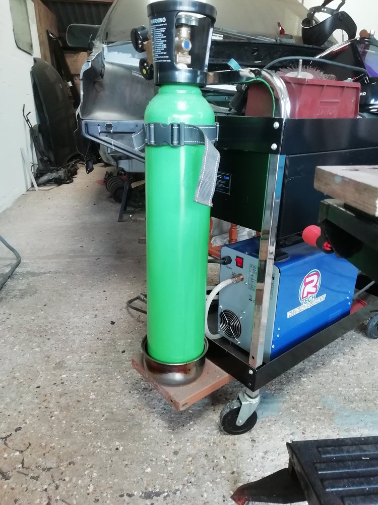 Gas bottle 3.jpg