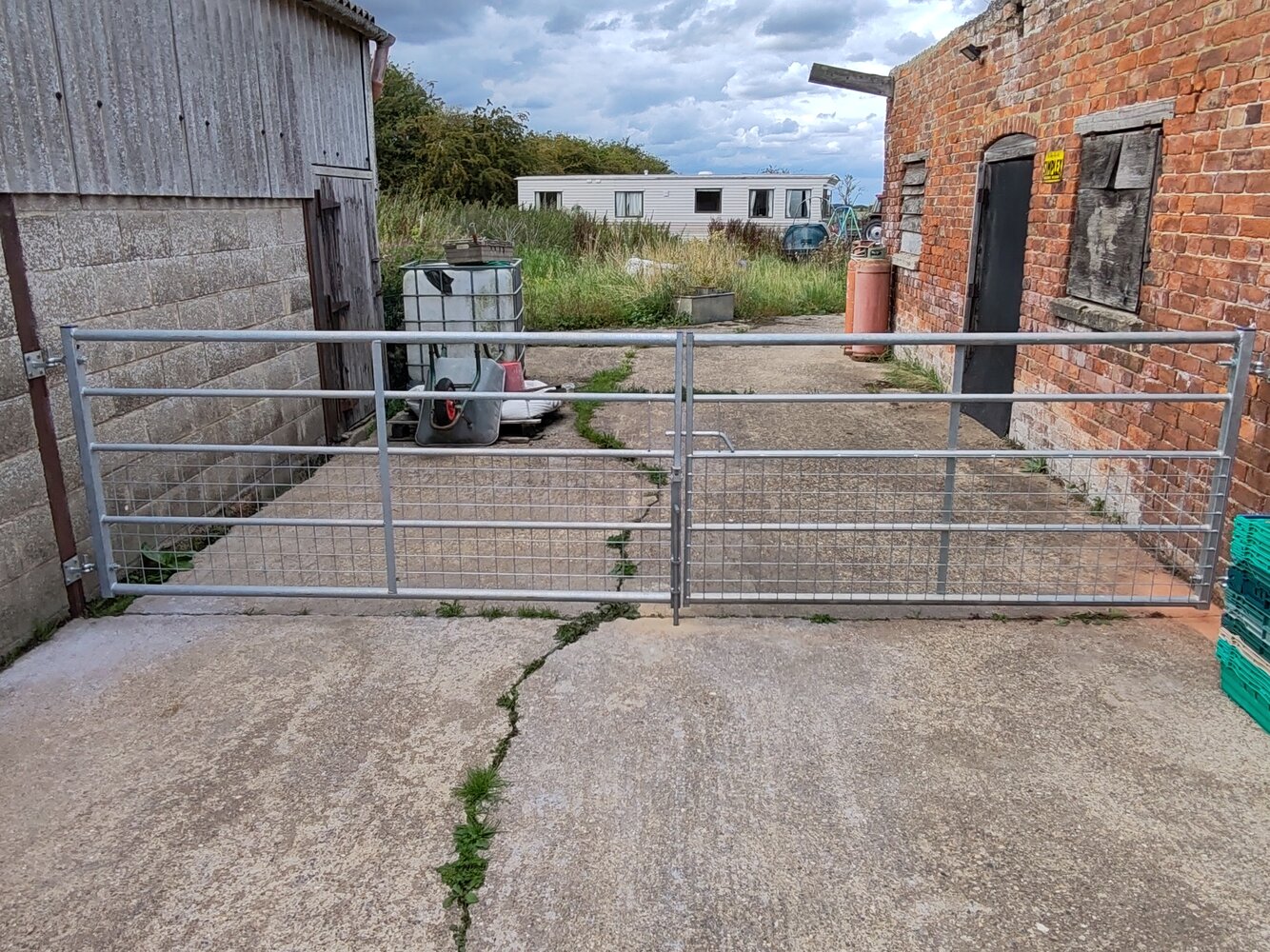 Gates 1.jpg