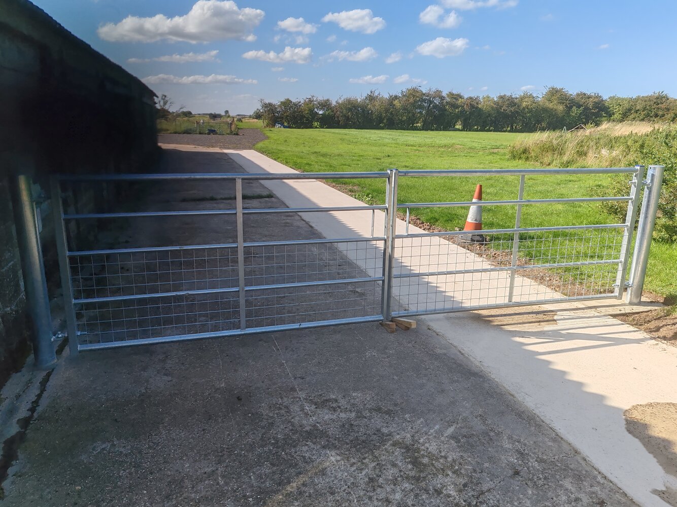 Gates hung.jpg