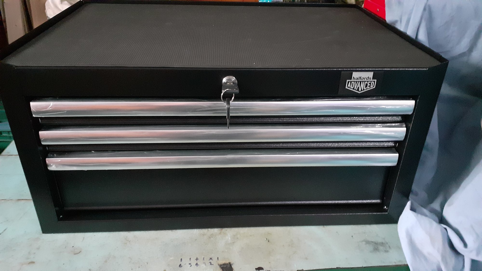 Halfords mid box.jpg
