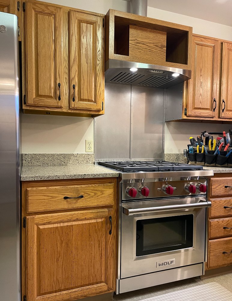 hood-and-backsplashed-installed-1-smaller-image.jpg