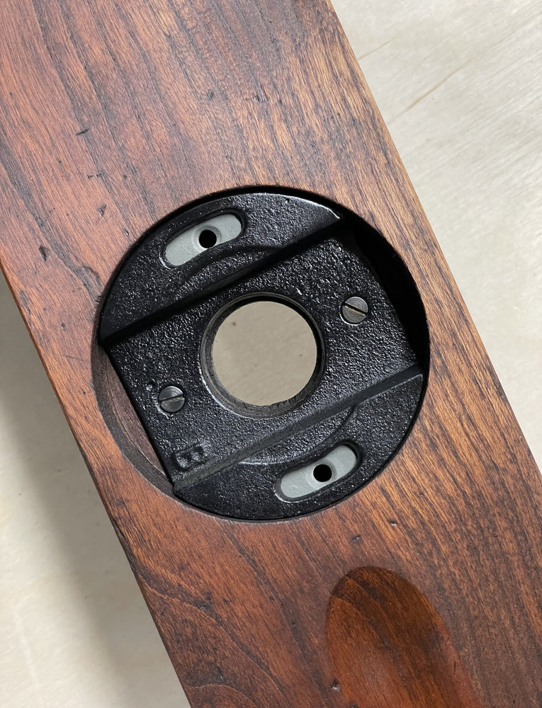 inside-plumb-level-adjustment-mechanism-compressed.jpg