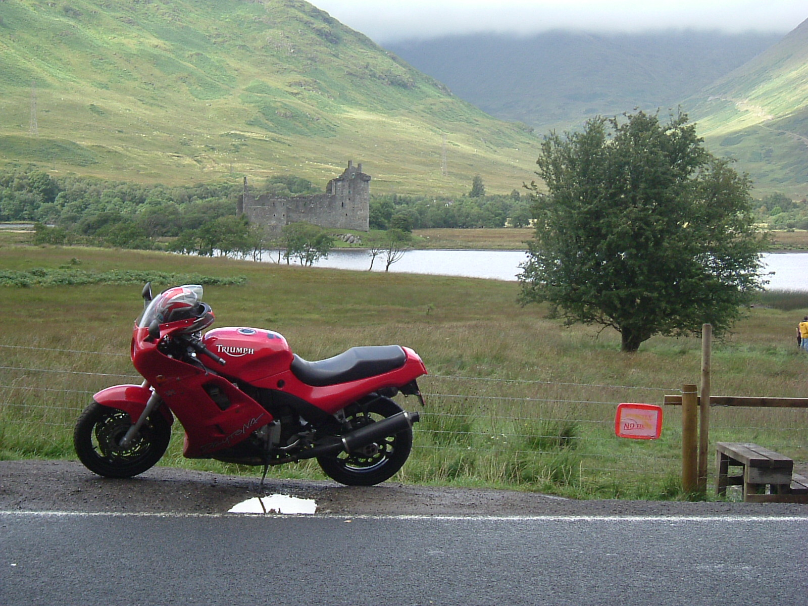 KILCHURN CASTLE---LOCH AWE.JPG