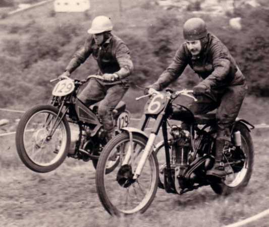 knatts_valley_hill_climb_year_unknown_no129_steve_mcqueen_and_no006_alf_hagon_01_len_thorpe.jpg