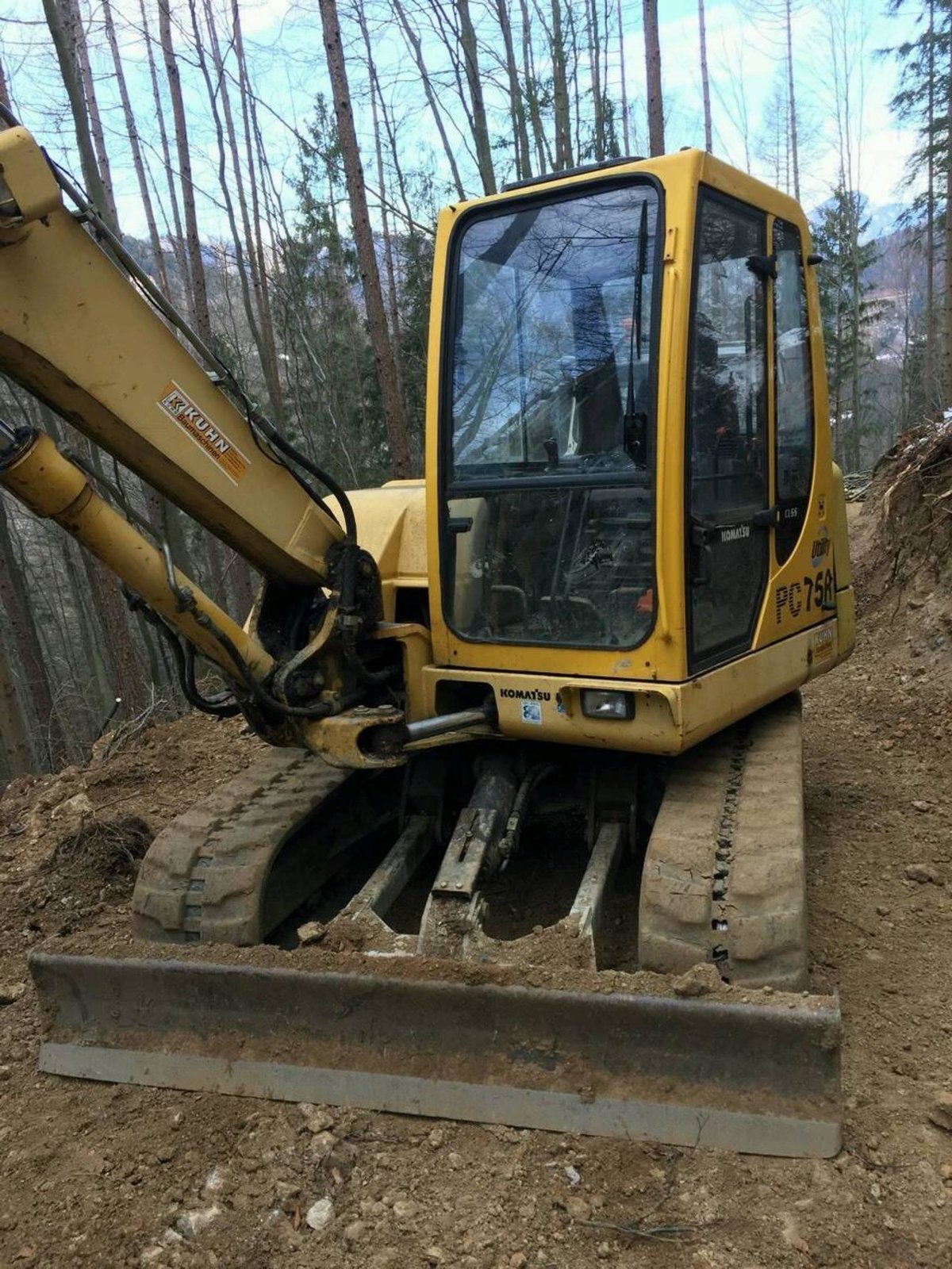 komatsu pc 75.jpg