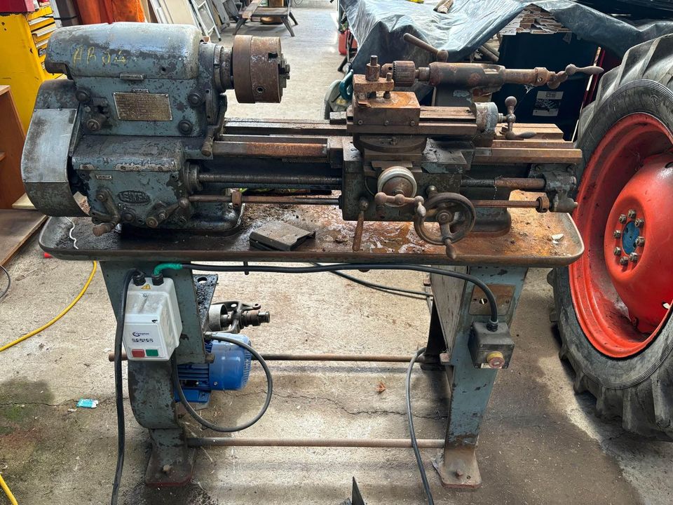 Lathe for sale in Kintore.jpg