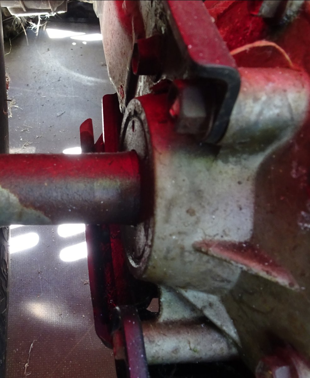 LT250 seal leak.jpg