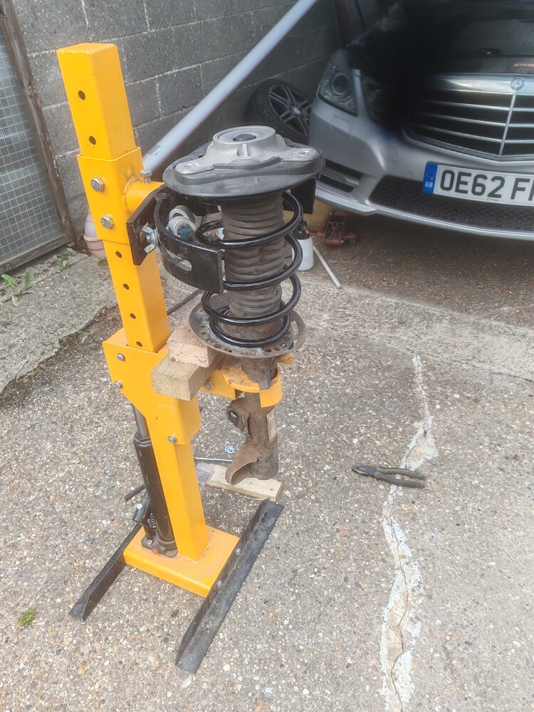 Mercedes strut 12.jpg