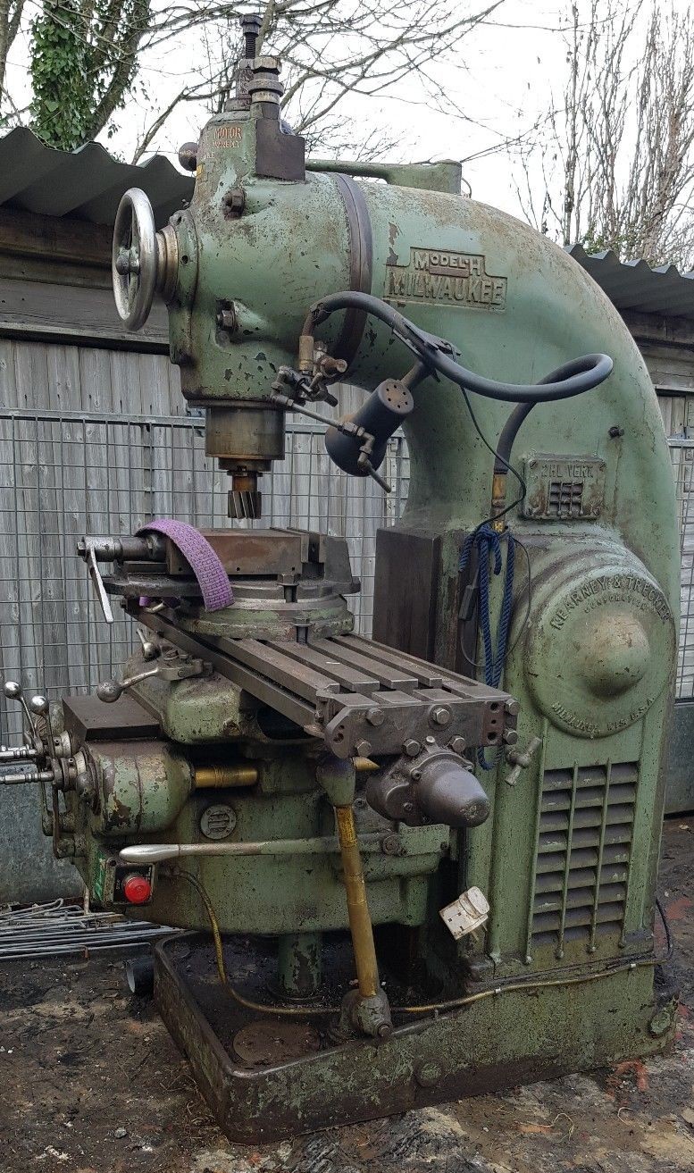 Milwaukee Model H Vertical Milling Machine 4.jpg