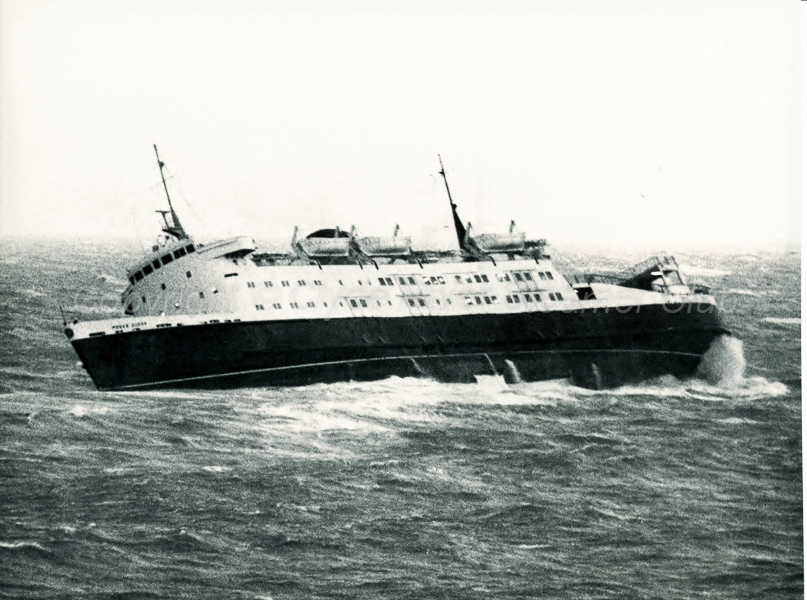Mona's Queen at Douglas.jpg