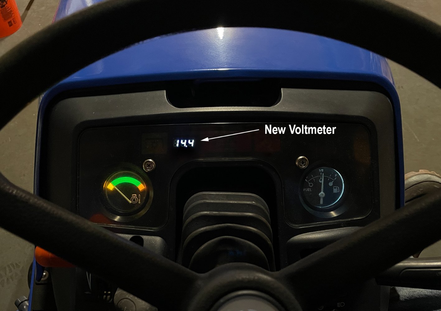 new-voltmeter-with-engine-running-smaller-image copy.jpg