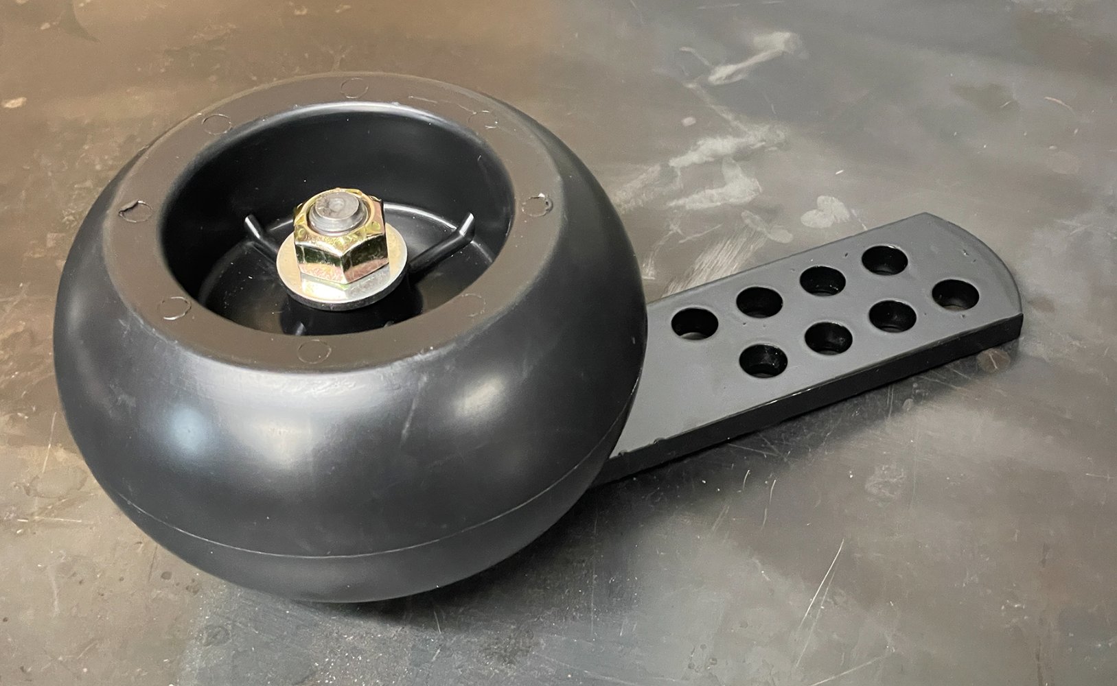 new-wheel-and-axle-on-adjusting-plate-smaller-image.jpg