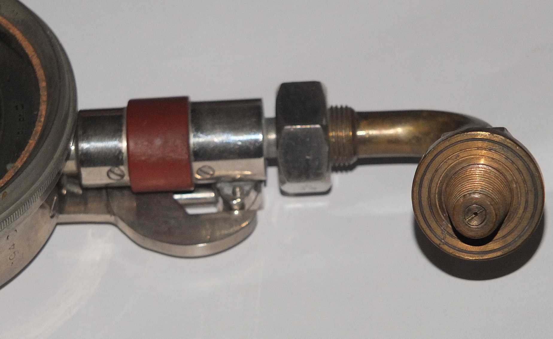 P+G pressure gauuge_angled + restrictor--.JPG