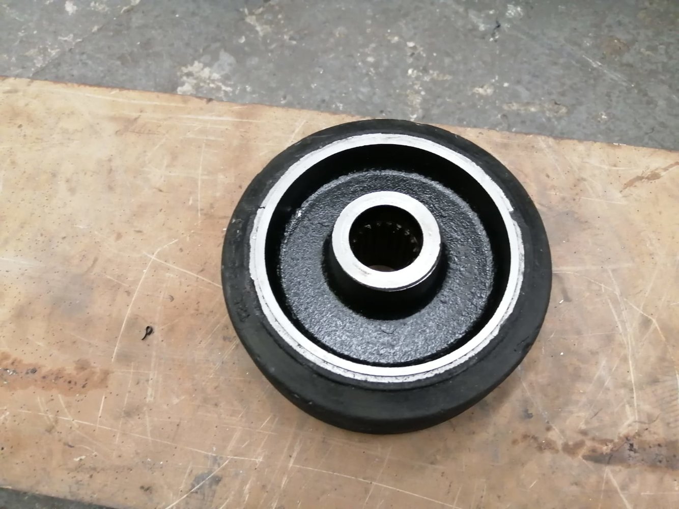 pallet truck wheel.jpg