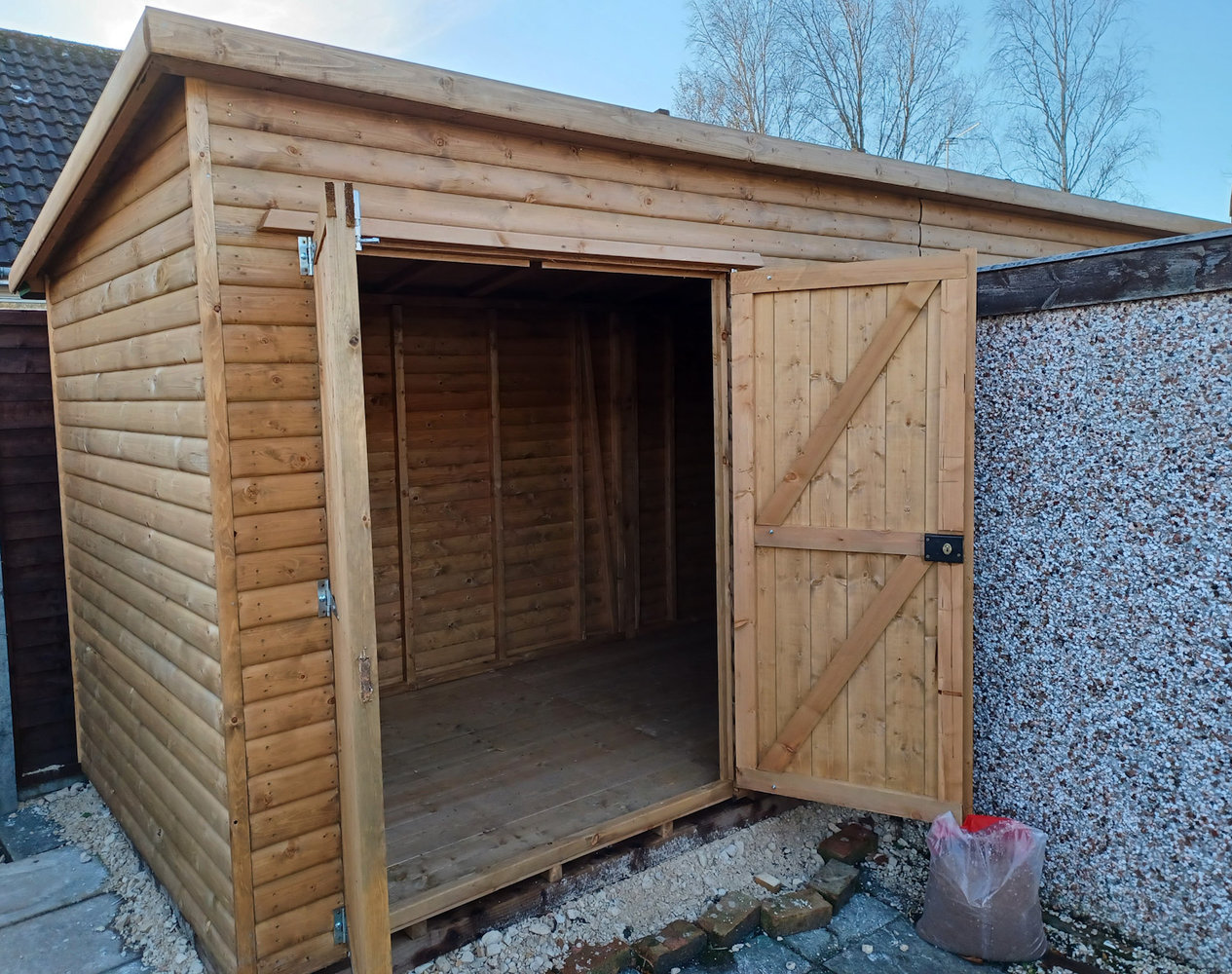 Pent roof shed 2.jpg