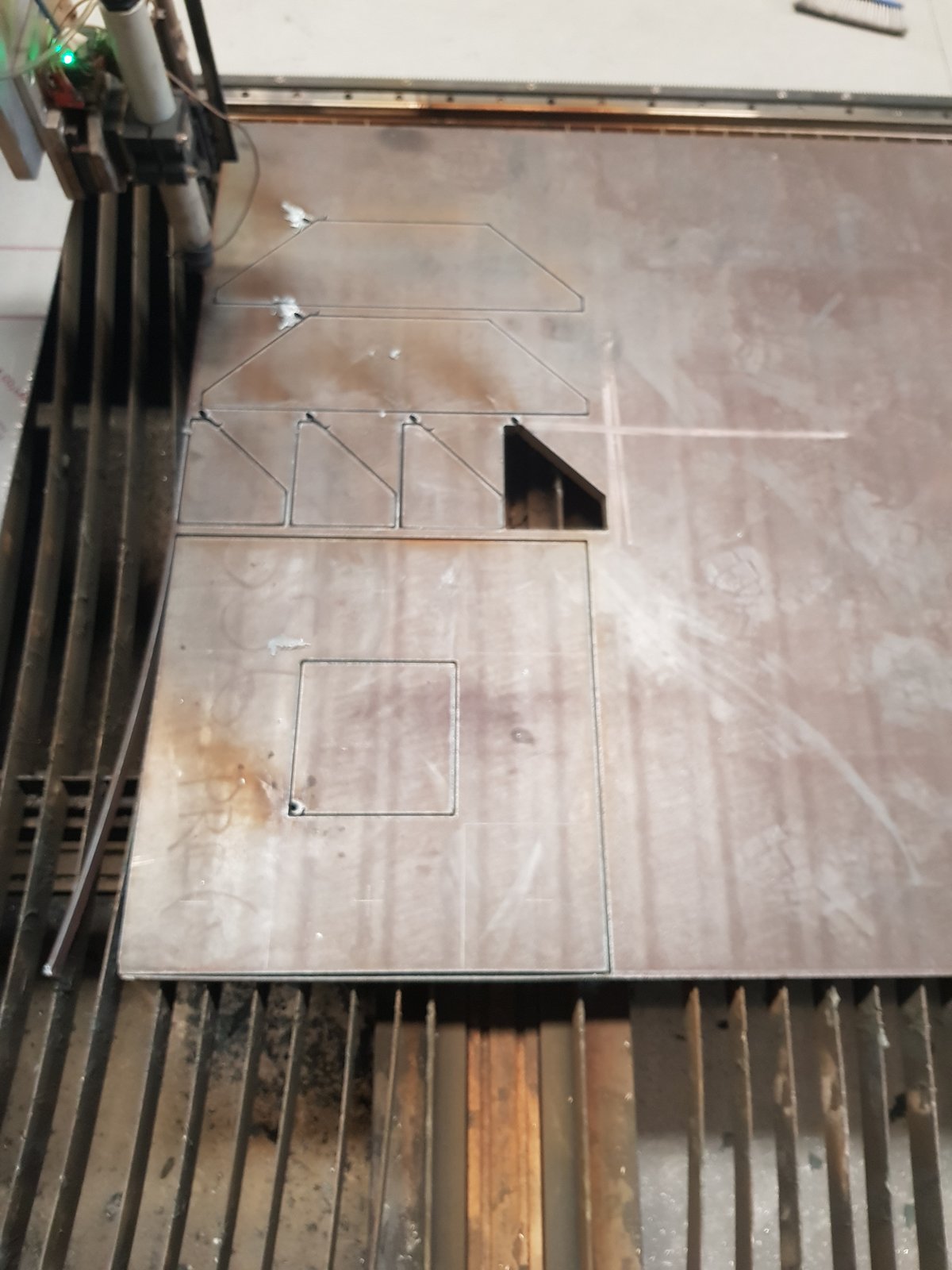 plasma table and cutting 023.jpg