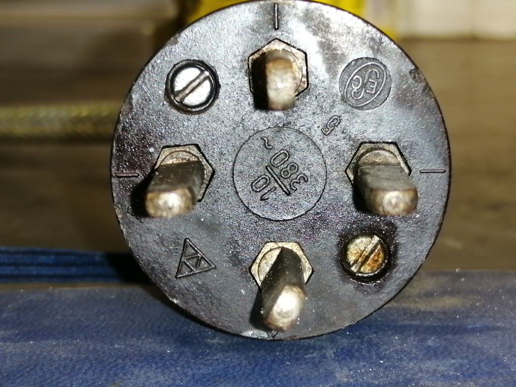 Plug2.jpg