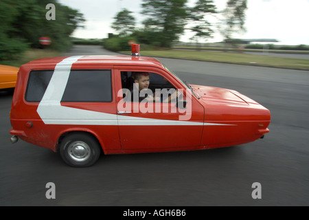 reliant-robin-starsky-and-hutch-agh6b6.jpg