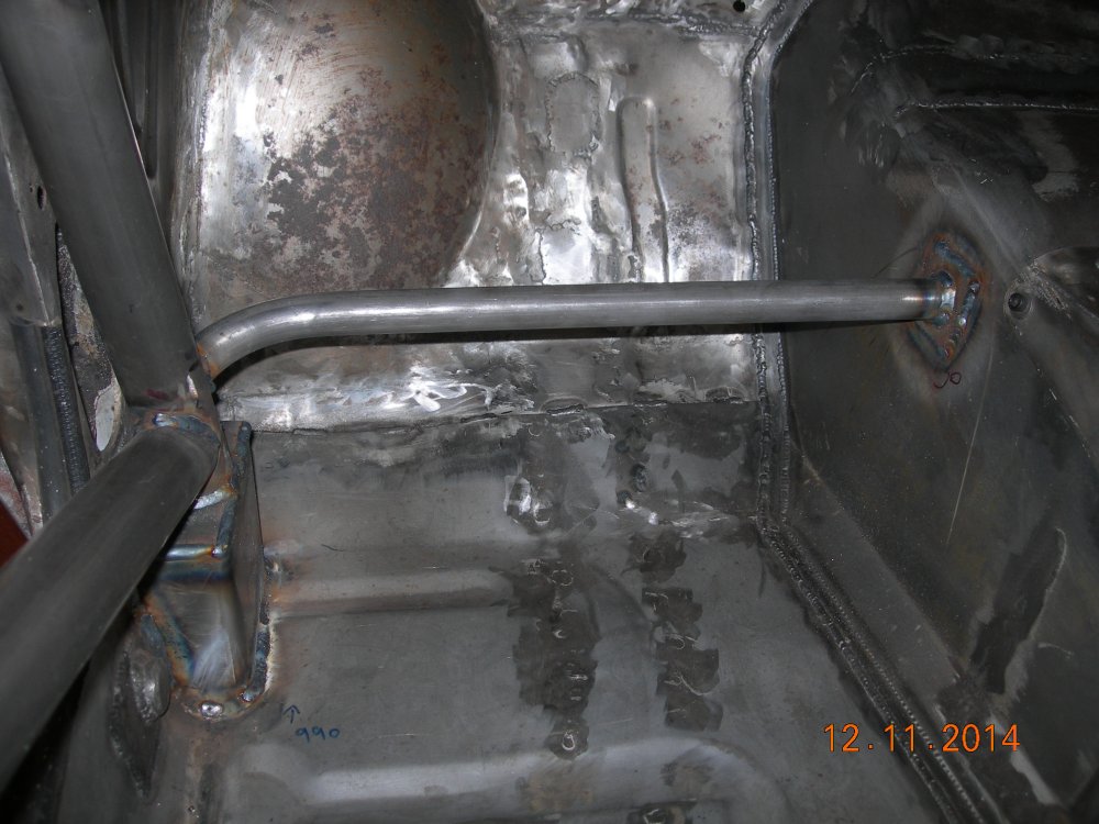 Roll cage fully welded 003.JPG