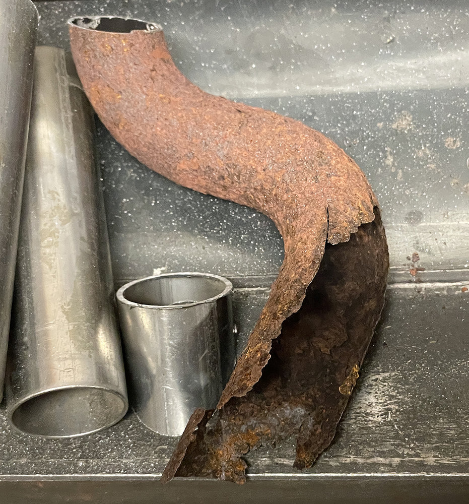 rusted-exhaust-pipe-garden-tractor-3.jpg