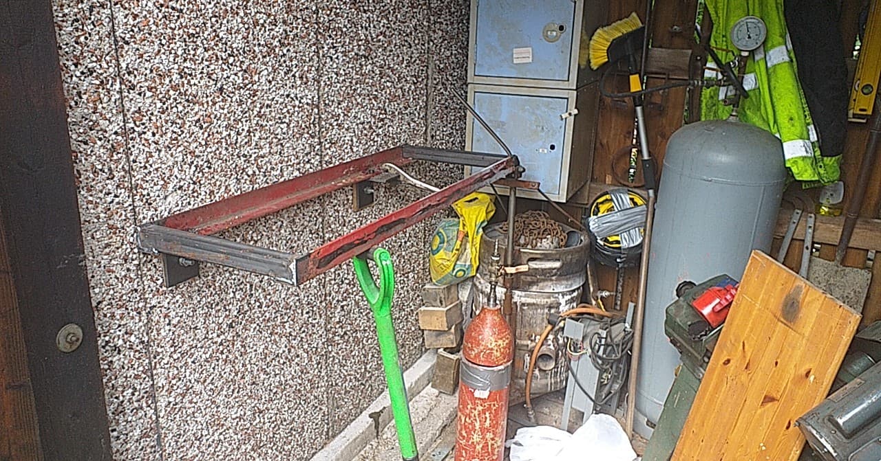 SHELF1.jpg